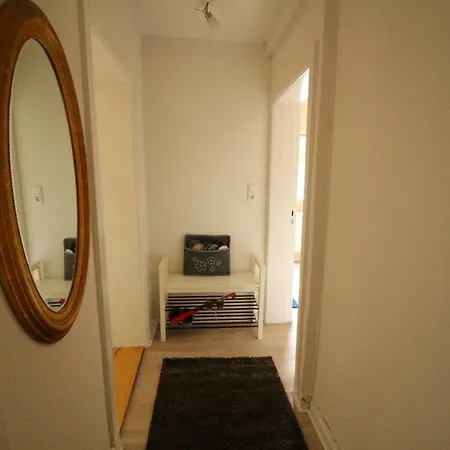 Daire Freds Wohnung, Mit Seeblick