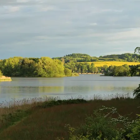 Freds Wohnung, Mit Seeblick Westensee